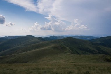 Güzel Karpat Dağları, yol, tepeler, orman, Ukrayna