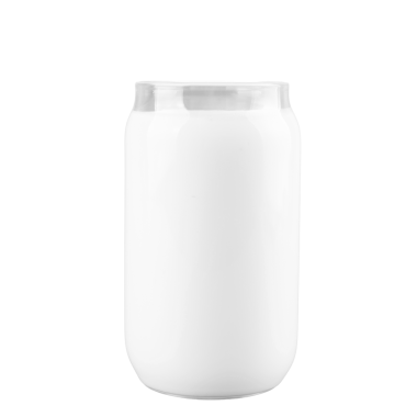 İçki kutusunu andıran modern, parlak bir bardak. Temiz bir estetik ile içki servisi yapmak için mükemmel.