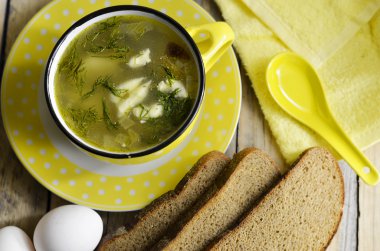 kuzukulağı ve yumurta ile yeşil borsch