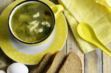 kuzukulağı ve yumurta ile yeşil borsch