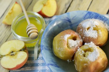 Fırında pişmiş elma