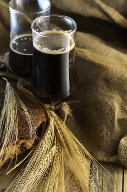 karanlık bira gözlük