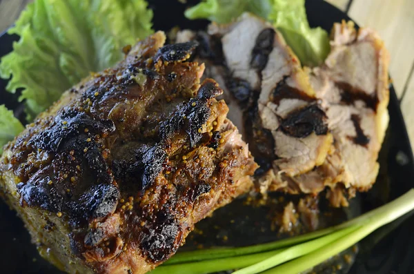 Kuru erik ile kavrulmuş et