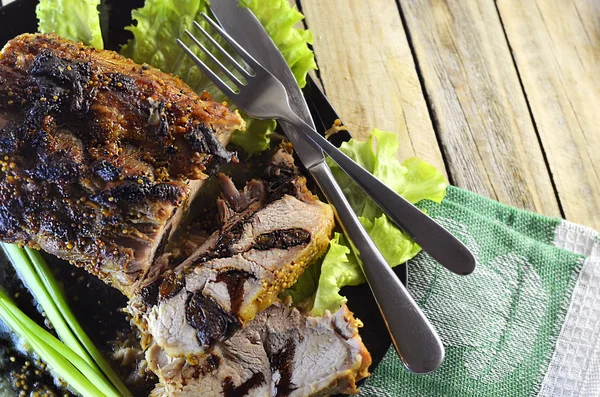 Kuru erik ile kavrulmuş et