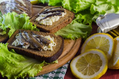 Hamsi ile sandviçler 