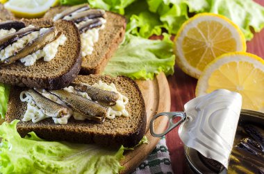 Hamsi ile sandviçler 