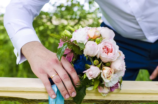 Wedding bridal bouquet of roses — Stock Photo, Image