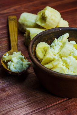 süzme peynir bir muz ile