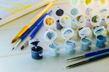 renkli Akrilik boyalar kümesi