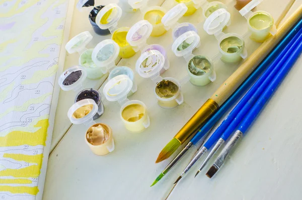 renkli Akrilik boyalar kümesi