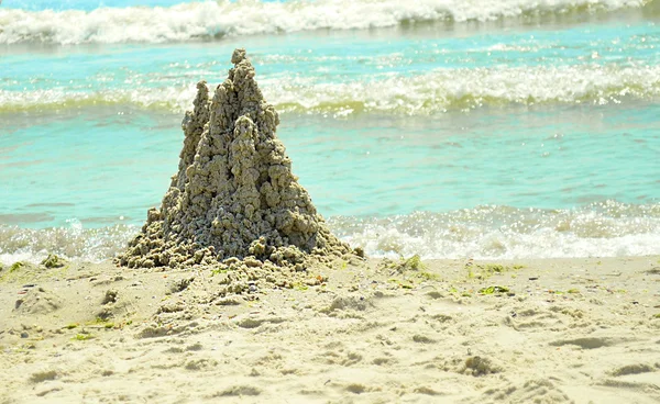 Dane z piasku na plaży — Zdjęcie stockowe