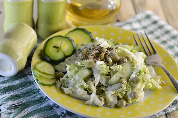 绿色蔬菜和亚麻籽沙拉 — 图库照片