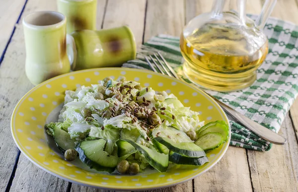 绿色蔬菜和亚麻籽沙拉 — 图库照片