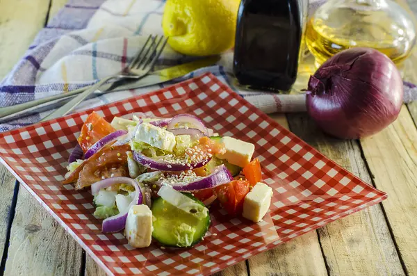 Ελληνική σαλάτα με σουσάμι — Φωτογραφία Αρχείου