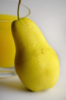 peer en kaneel stokken