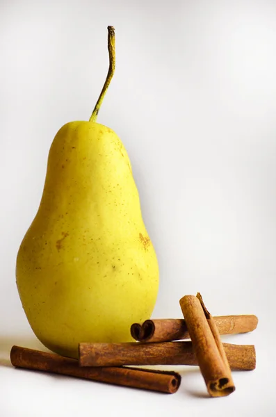 peer en kaneel stokken