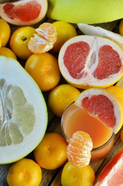 farklı narenciye meyve ve meyve suyu
