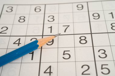 Sudoku bulmacası, yaşlı hastada Alzheimer hastalığının gelişmesi için beyni genç tutmak adına oynanacak bir oyun..