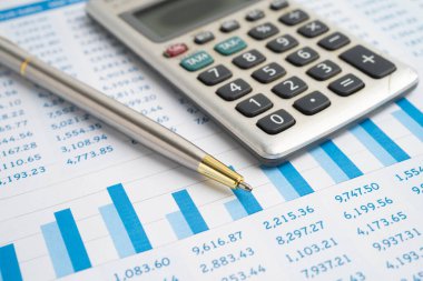 Çizelge üzerinde steteskop veya grafik kağıdı, Finansal, hesap, istatistik ve iş verileri tıbbi sağlığı.