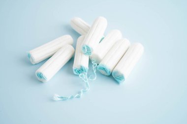 Kadınların hijyen dönemi korunması için pamuk tamponlar..