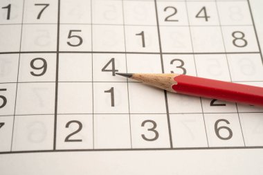 Sudoku bulmacası, yaşlı hastada Alzheimer hastalığının gelişmesi için beyni genç tutmak adına oynanacak bir oyun..