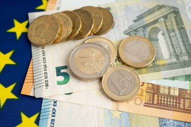 Euro ve ABD doları nakit para, finansman ekonomi bankacılık ticaret döviz piyasası konsepti.