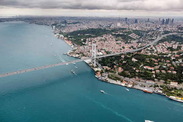 Istanbul et pont du Bosphore — Photo