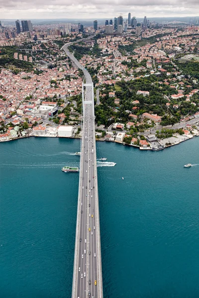 Κωνσταντινούπολη και η γέφυρα του Βοσπόρου — Φωτογραφία Αρχείου