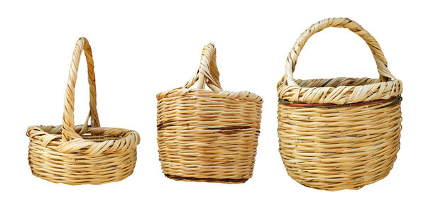 Пустые соломенные корзины
