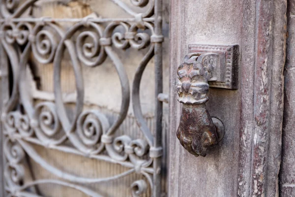 Door knocker in the shape of a hand — Stock Photo, Image