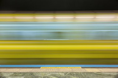 Metro'da hareketli arka plan