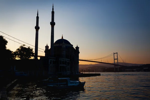 Ortaköy Mecidiye mešita — Stock fotografie