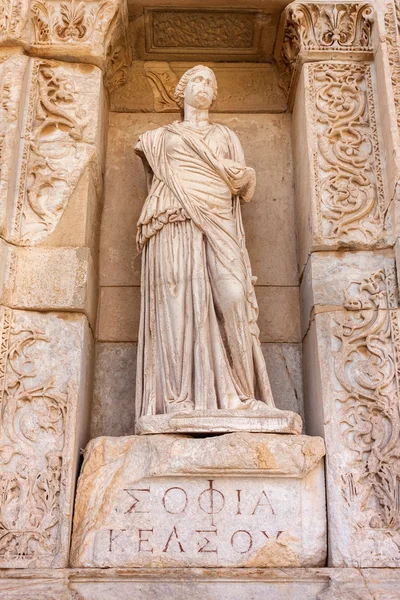 Antigua estatua en la Biblioteca Celsus — Foto de Stock