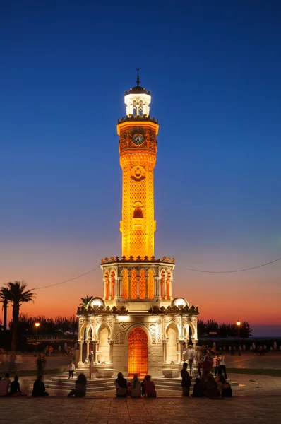 Torre del reloj Izmir por la noche — Foto de Stock