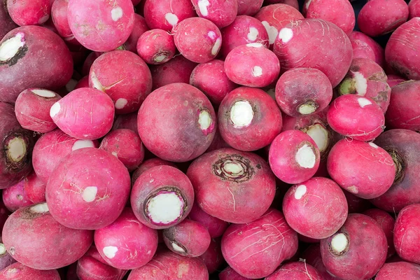 Pile of fresh raw radishes — Stock Photo, Image