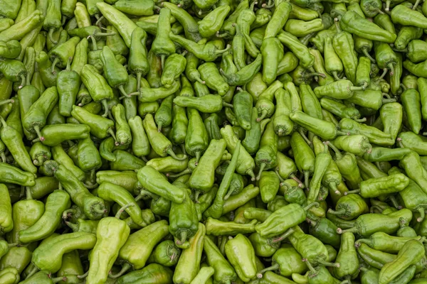 Σωρό από πράσινες πιπεριές — Φωτογραφία Αρχείου