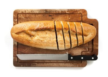 Dilimlenmiş ekmek ve bıçak
