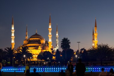 Güzel aydınlatma ile Sultanahmet Camii