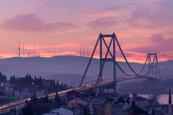 Puente del Bósforo al amanecer — Foto de Stock