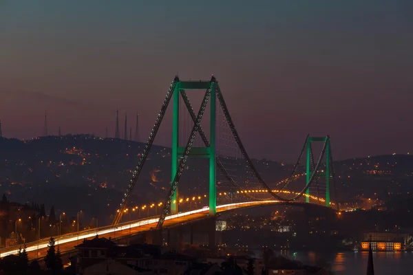 Geceleri Boğaz Köprüsü — Stok fotoğraf