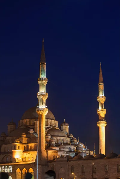 Nieuwe moskee 's nachts — Stockfoto
