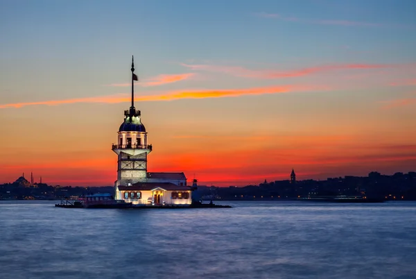 Mädchenturm in der Abenddämmerung — Stockfoto