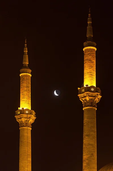 Minareti della moschea di Ortakoy Mecidiye — Foto Stock