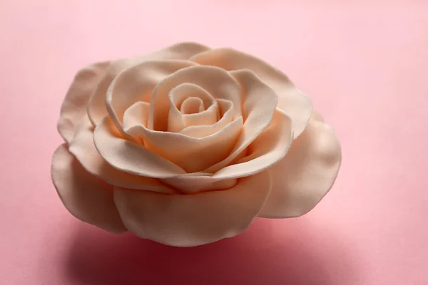 Krásný fondánu růže — Stock fotografie