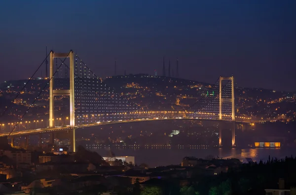 夜のボスポラス橋 — ストック写真