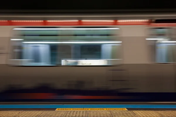 Tren de metro de Estambul — Foto de Stock