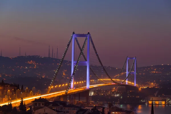 Bosporus-Brücke bei Nacht — Stockfoto