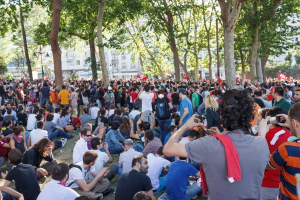 Lidé okupují Gezi Park — Stock fotografie