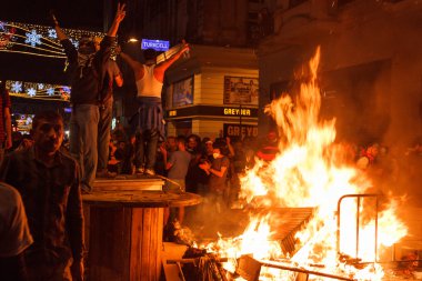 Protesters figting against tomas