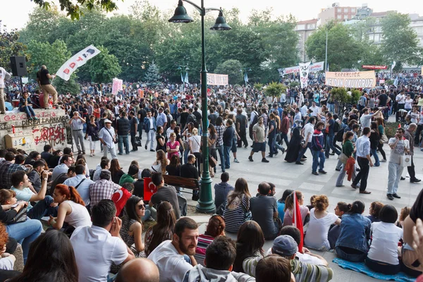 Lidé okupují Gezi Park — Stock fotografie